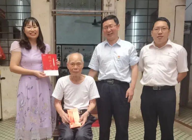 中秋慰问送真情 浓浓关切暖人心——白云山光华公司慰问首届全国劳模陈雨池