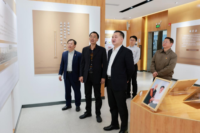 广药集团党委书记、董事长李幼军到白云山光华公司调研